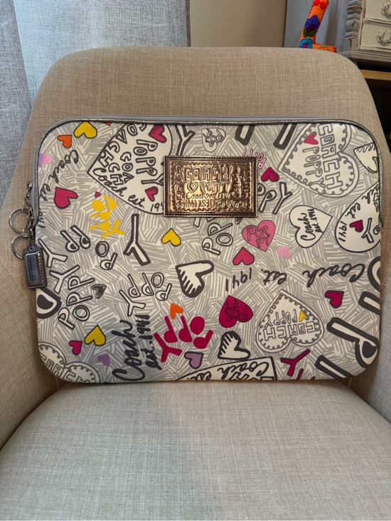 Coach Handbags - Vintage Coach Poppy Pop C Graffiti Padded Laptop Sleeve Zip Case
